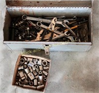 18" Metal Craftsman Toolbox w/ Assorted Tools