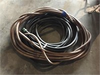 2 rubber hoses