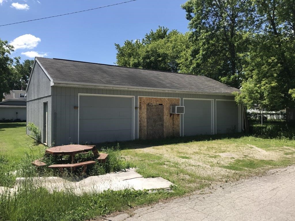 Real Estate Auction - Garage on Rear Elm, GB