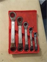 Racheting wrenches