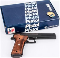 Gun Smith & Wesson 422 in 22 LR Semi Auto Pistol