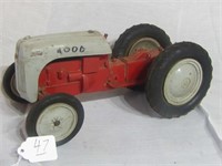 FORD 4000 TRACTOR (MISSING PARTS)
