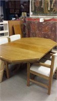 Oak Dining Table, 4 Chairs, 3 Leaves & Pads