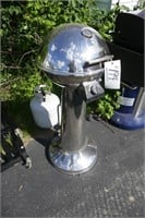 STAINLESS STEEL GAS GRILL BY: MASTER BUILT