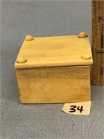 2" square bone box with magnetic lid      (2)