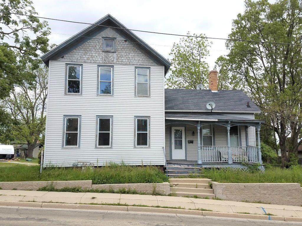 2 Total Restoration Needed Houses Sell at Online Bidding