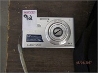 SONY CYBERSHOT CAMERA (NO CHARGER/NO CORDS)
