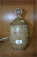 Les Blakeborough lidded pot, speckled glazed