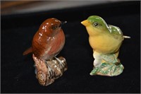 2 Beswick bird figurines, a robin & a greenfinch