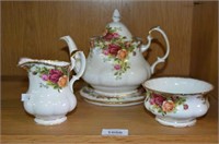 Royal Albert 'Old Country Roses' large teapot &