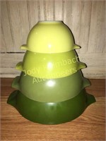 Retro Pyrex greens Cinderella nesting bowl set
