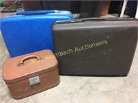Lot of 3 vintage suitcases
