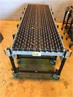 Accordion expanding roller top table