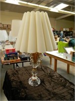 VINTAGE CRYSTAL PRISM TABLE LAMP WITH A SHADE