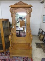 HIGHLY SCULPTED ANTIQUE AMERICAN OAK SEATED HALL