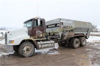 1993 Freightliner silage feed truck