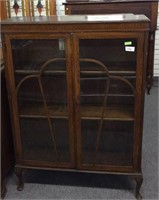 2 DOOR GLASS-FRONT BOOKCASE  WITH 2 SHELVES