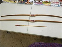 Pair of two wooden vintage bows with one vintage