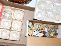 LOT TO INC. BOX OF SMALL WADE FIGURES, & GLASS