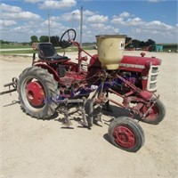 1960 IH Cub tractor     w/fert attachment