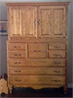Munros Furniture Solid Oak Chest on Chest Dresser