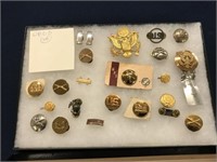 GROUP OF MILITARY BUTTONS AND INSIGNIAS