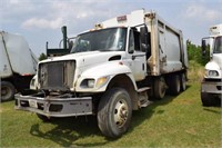 2005 INTERNATIONAL 7400 DT530 GARBAGE TRUCK