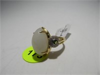 14K YELLOW GOLD RING WITH WHITE JADE CABOCHON - SZ