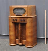RCA Victor Art Deco Console Radio