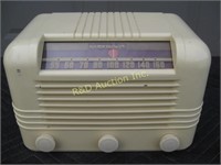 RCA Victor Ivory Colored AM Bakelite Radio