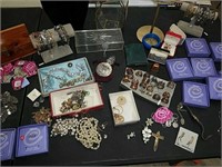 Large collection of jewelry