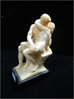 Gino Ruggeri The Kiss Egregia Statue