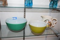 Two Vtg Pyrex Mixing Bowls and Pitcher