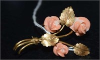 Vtg 18k Gold Pin w/ Carved Angel Skin Coral Roses
