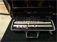 NICE FLUTE IN A CASE