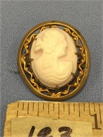 Approx. 1"  pink cameo pin, in a gold colored sett
