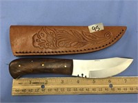 8 1/2" skinning knife, made in Pakistan in a leath