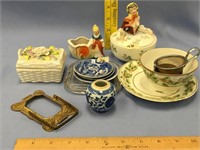 Large lot of small collectors items from various c