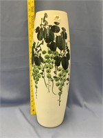 18" oriental style vase         (a 7)