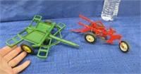 "tru-scale" red toy plow & jd farm disc piece