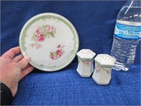 ant. porcelain tea tile & prussia shakers