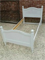 White twin size bed