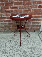A&M METAL TABLE
