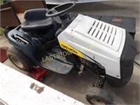 YARDMAN RIDING LAWN MOWER FOR PARTS
