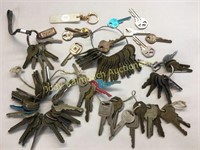 Lot of 100 vintage asst metal keys