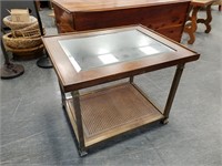 VTG SQUARE ACCENT TABLE W GLASS TOP