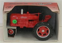 Scale Models Farmall M Tractor, 1/16, NIB