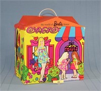 Fold Out Barbie House Close And Accessories