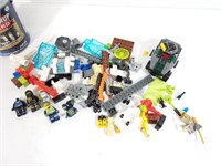 Lot de jouets et personnages LEGO