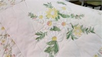 Quilt  - Daisy & Roses - Yellow & White full size